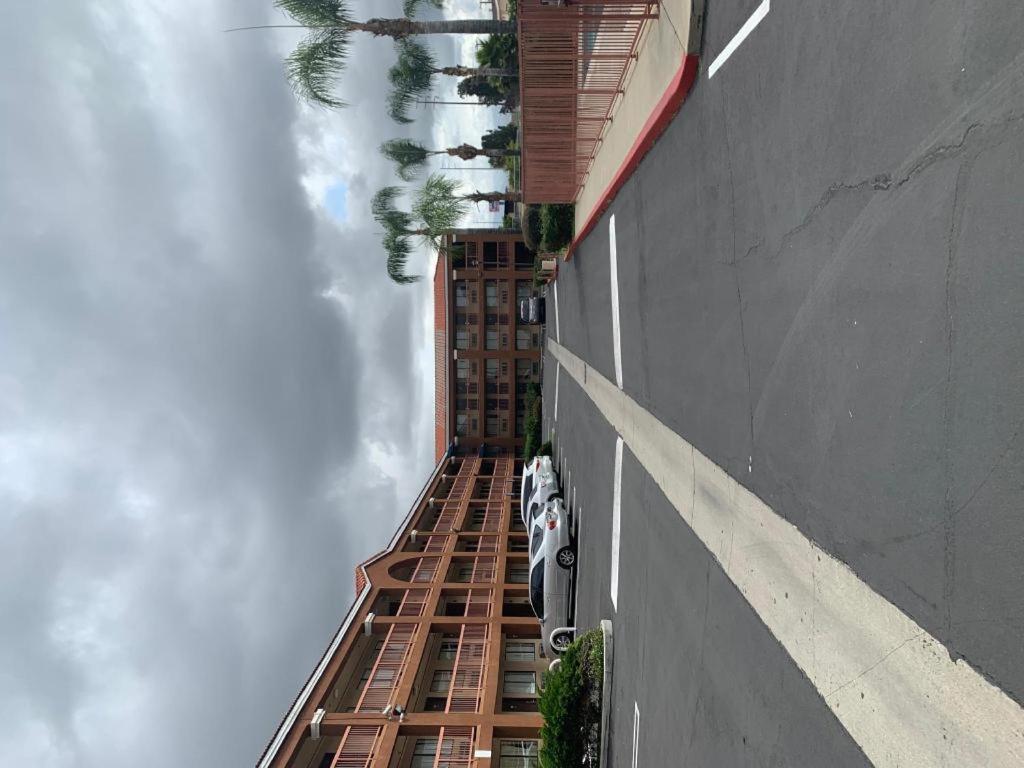Grand Park Inn Baldwin Park Exteriör bild
